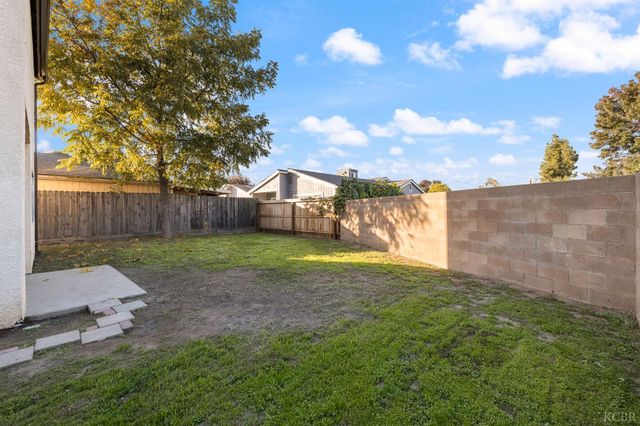 228 E Harold Court, Visalia, CA 93291