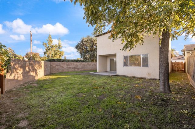 228 E Harold Court, Visalia, CA 93291