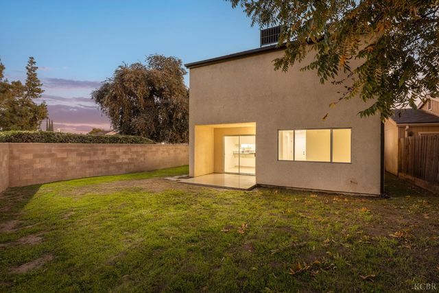 228 E Harold Court, Visalia, CA 93291