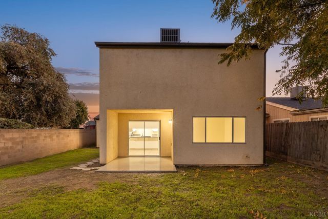 228 E Harold Court, Visalia, CA 93291