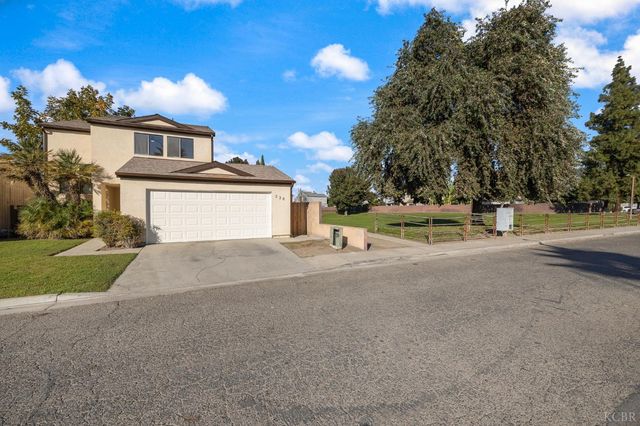 228 E Harold Court, Visalia, CA 93291