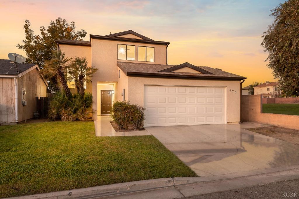 228 E Harold Court, Visalia, CA 93291