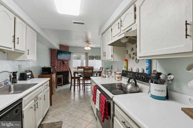 220 DEERPARK CT, Marlton, NJ 08053