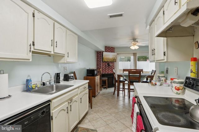 220 DEERPARK CT, Marlton, NJ 08053