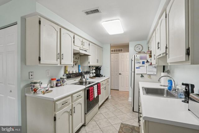 220 DEERPARK CT, Marlton, NJ 08053