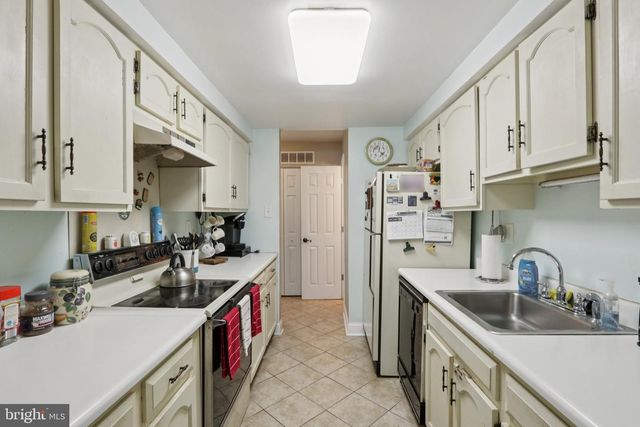 220 DEERPARK CT, Marlton, NJ 08053