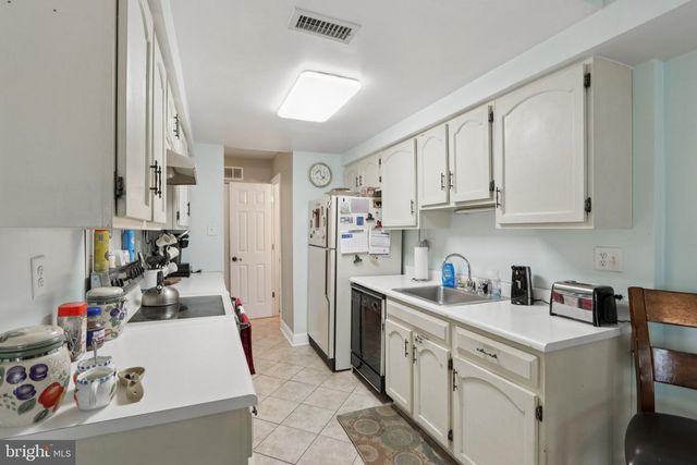 220 DEERPARK CT, Marlton, NJ 08053