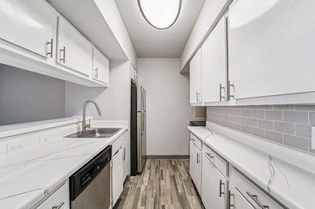 2815 Greenridge Drive 2-170, North Houston, TX 77057