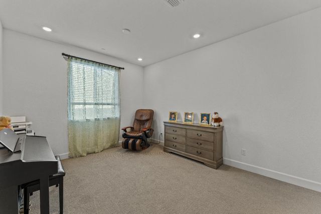 1129 Sierra Morena Way, Roseville, CA 95747