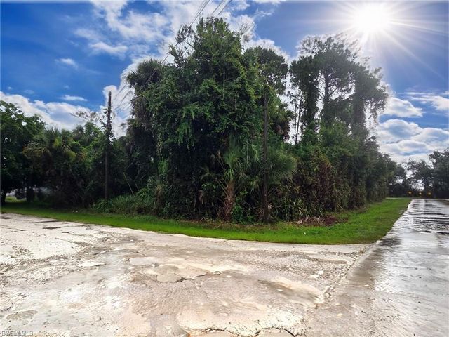 523 San Jose ST, North Fort Myers, FL 33903