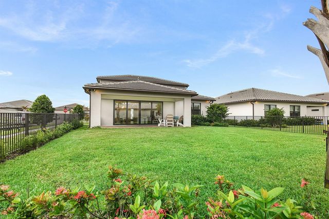 801 SE Courances Drive, Port St. Lucie, FL 34984