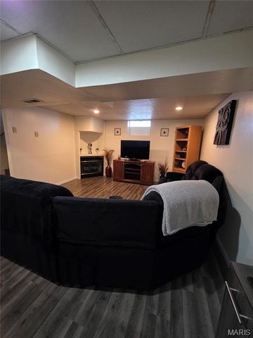 10151 Isabelle Place, St Ann, MO 63074