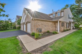 382 Crystal Ridge Drive 382, Crystal Lake, IL 60012