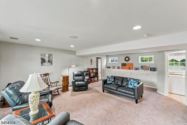 11 Mary Pl, Pequannock Twp., NJ 07440