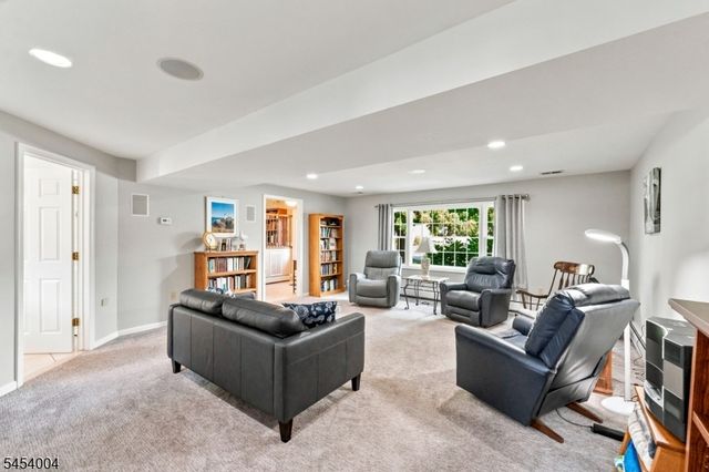 11 Mary Pl, Pequannock Twp., NJ 07440