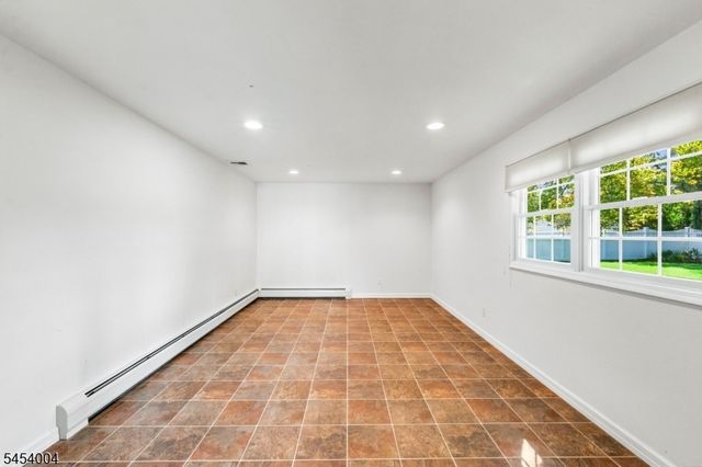 11 Mary Pl, Pequannock Twp., NJ 07440