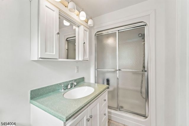 11 Mary Pl, Pequannock Twp., NJ 07440