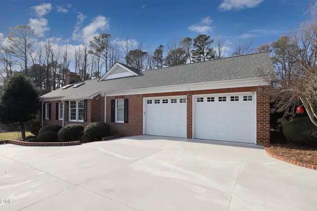 10 Country Club Drive, Siler City, NC 27344