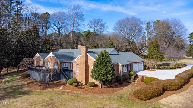 10 Country Club Drive, Siler City, NC 27344