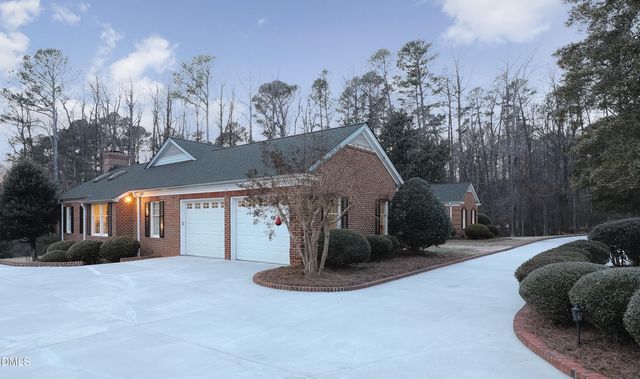 10 Country Club Drive, Siler City, NC 27344