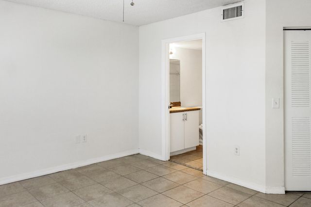 5065 Wiles Road 307, Coconut Creek, FL 33073