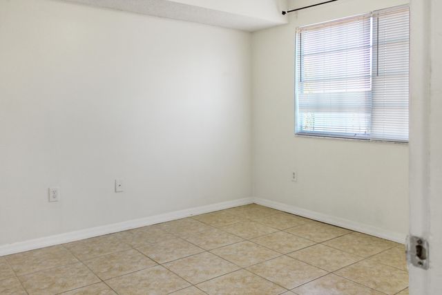 5065 Wiles Road 307, Coconut Creek, FL 33073