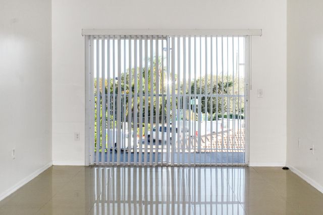 5065 Wiles Road 307, Coconut Creek, FL 33073