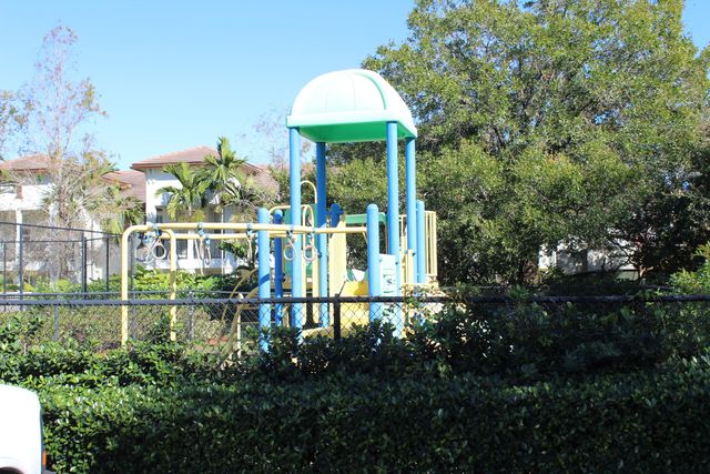 5065 Wiles Road 307, Coconut Creek, FL 33073