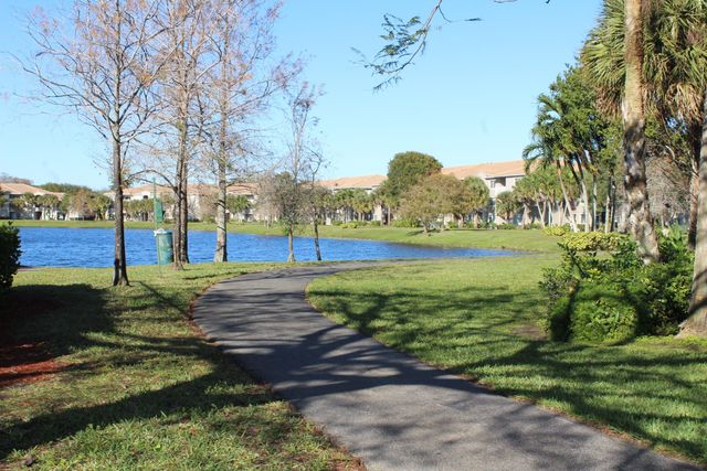 5065 Wiles Road 307, Coconut Creek, FL 33073