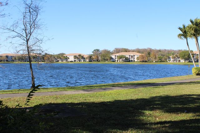 5065 Wiles Road 307, Coconut Creek, FL 33073