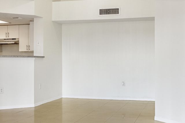 5065 Wiles Road 307, Coconut Creek, FL 33073