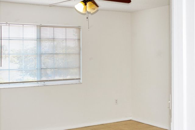 5065 Wiles Road 307, Coconut Creek, FL 33073