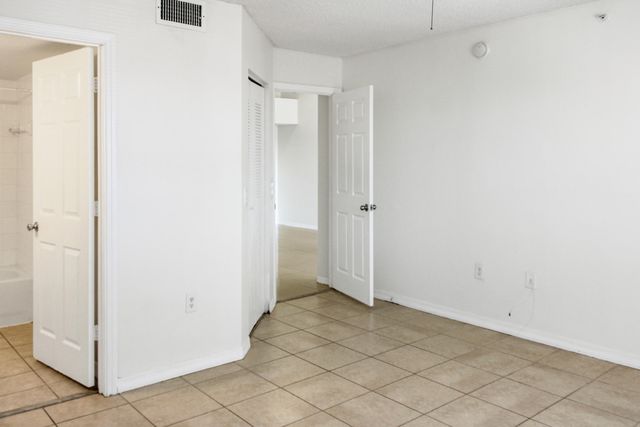 5065 Wiles Road 307, Coconut Creek, FL 33073