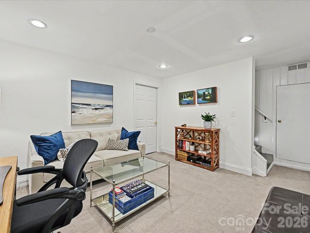 2001 Beverly Drive, Charlotte, NC 28207