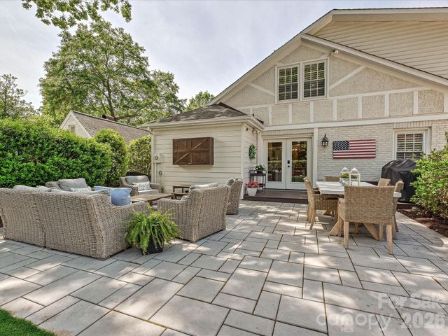 2001 Beverly Drive, Charlotte, NC 28207