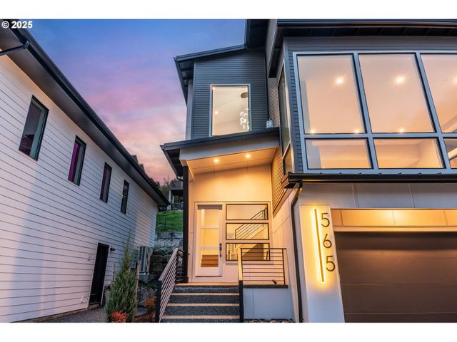 565 W U St, Washougal, WA 98671