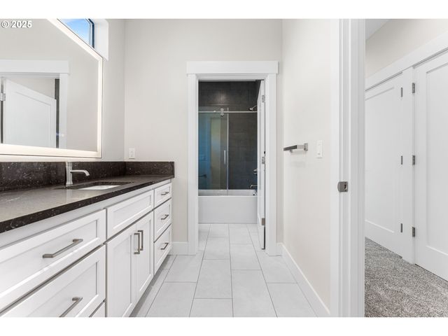 565 W U St, Washougal, WA 98671