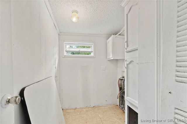 694 S Thompson Road, Lexington, IN 47138