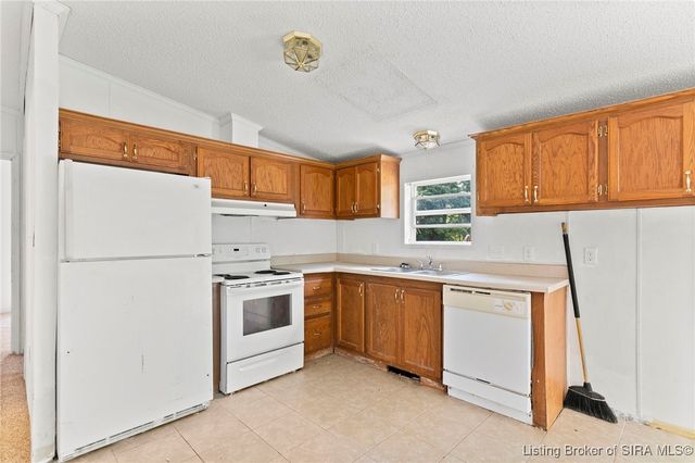 694 S Thompson Road, Lexington, IN 47138