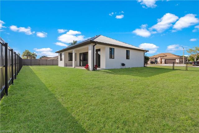 24 Crestwood CIR S, Lehigh Acres, FL 33936