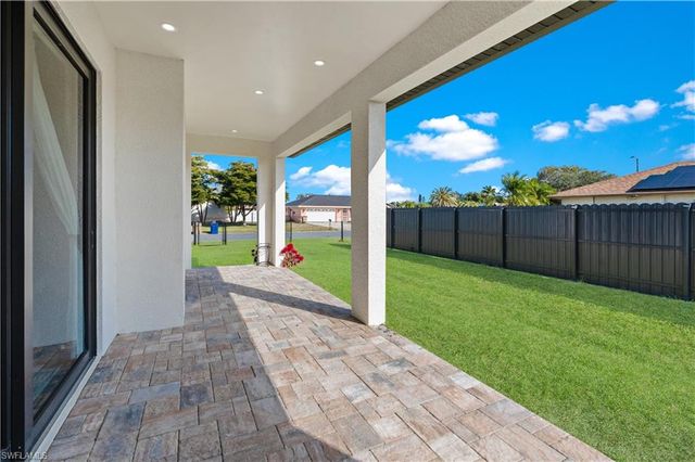 24 Crestwood CIR S, Lehigh Acres, FL 33936