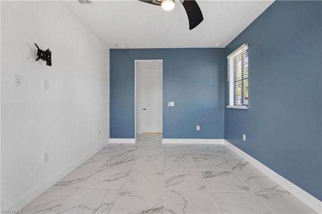 24 Crestwood CIR S, Lehigh Acres, FL 33936