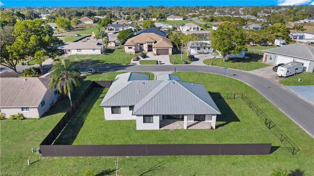 24 Crestwood CIR S, Lehigh Acres, FL 33936