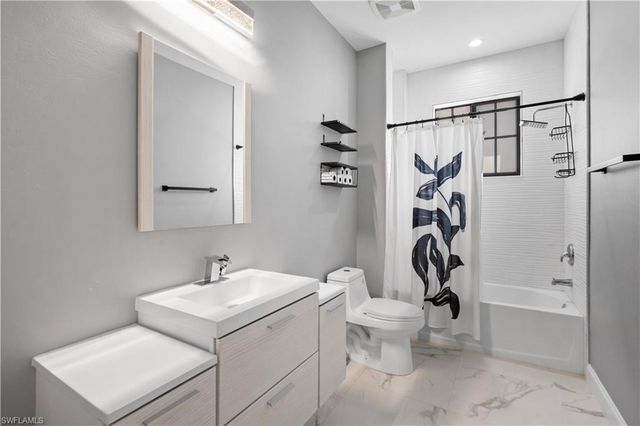 24 Crestwood CIR S, Lehigh Acres, FL 33936