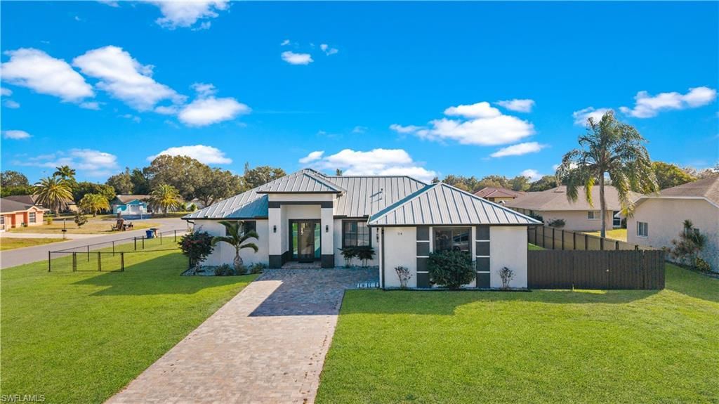 24 Crestwood CIR S, Lehigh Acres, FL 33936