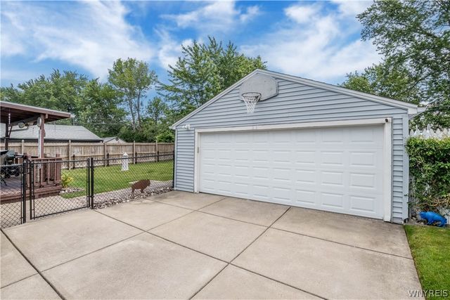 33 Westbourne Drive, Tonawanda, NY 14150