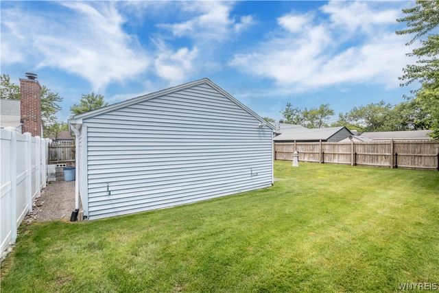 33 Westbourne Drive, Tonawanda, NY 14150