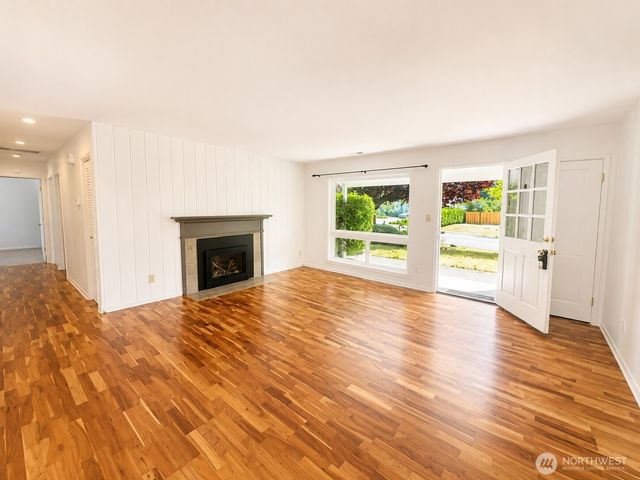 10424 NE 17th Street, Bellevue, WA 98004