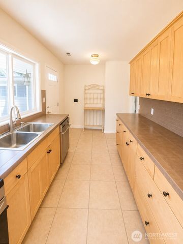 10424 NE 17th Street, Bellevue, WA 98004