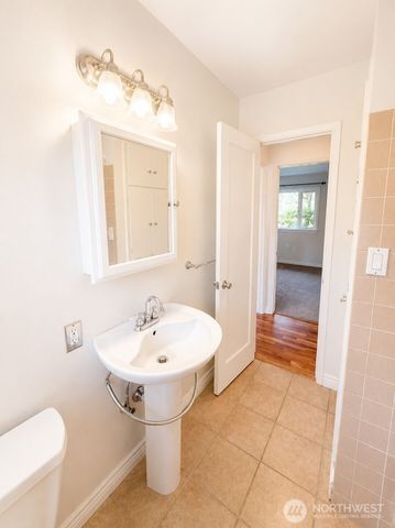 10424 NE 17th Street, Bellevue, WA 98004